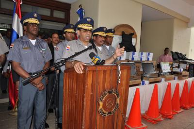 La  Policia Nacional, entrega equipos  a  13 Directores regionales y al gran Santo Domingo.