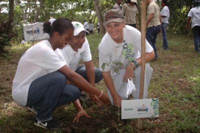 Propagas realiza jornada de reforestación en Parque Mirador Norte