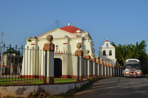 Milenaria Iglesia Católica  en trayecto a Sabana Grande Boya