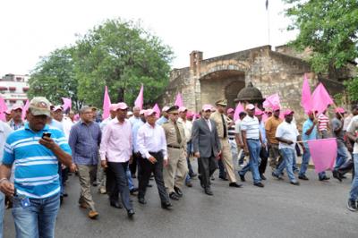 Cientos de hombres participan caminata en contra de la violencia a la mujer convocada por ADN