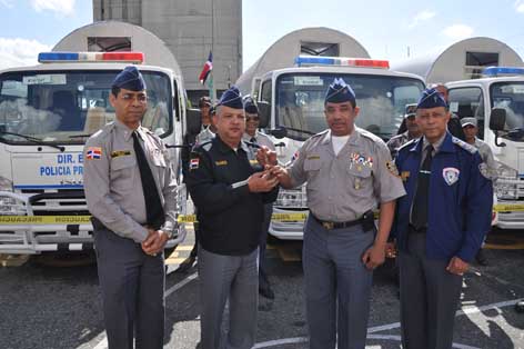 PN entrega llaves vehículos para labores policiales