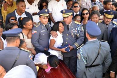 PN rinde honores a teniente coronel policial asesinado en Barahona