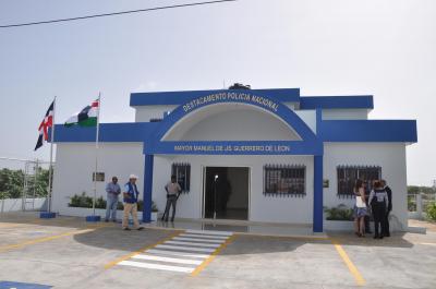 Gobierno entrega moderno destacamento policial en la comunidad Hoyo de Friusa en Verón, provincia la Altagracia.
