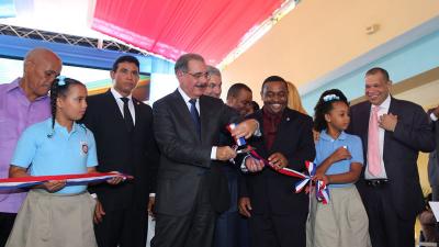 Danilo Medina entregó 129 aulas en capital y Santo Domingo Norte